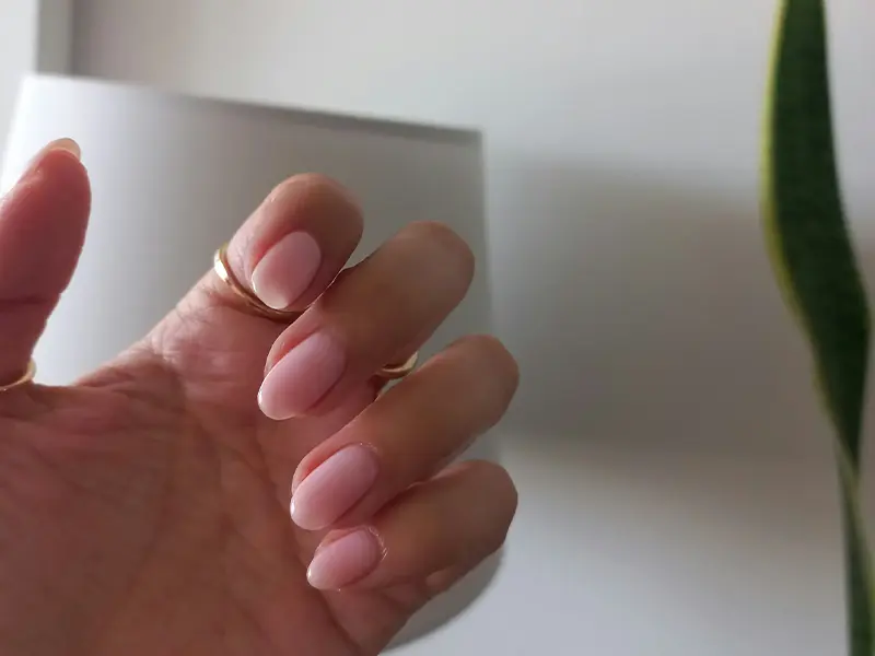 Wie man Nagelbruch im Sommer vermeidet