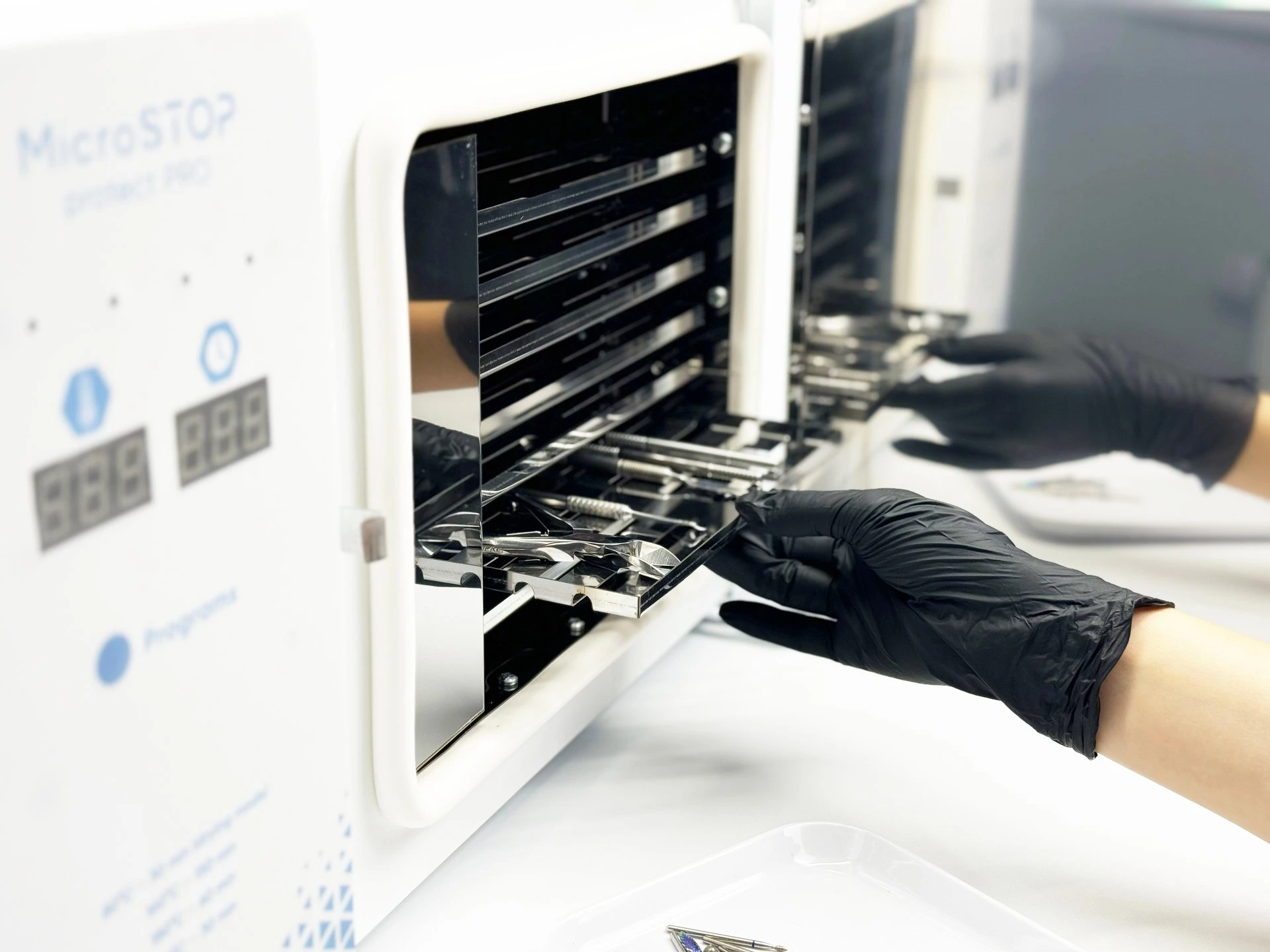 Digitales Display des MICROSTOP Protect PRO Heißluftsterilisators