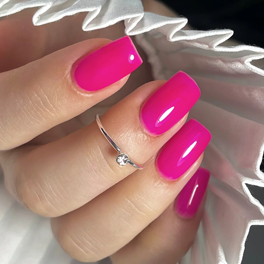 Pinke Gelnägel mit JOIA vegan Creamy Builder Gel Fuchsia Fusion